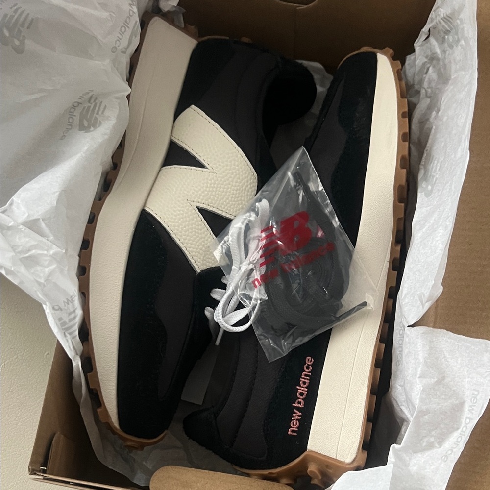 NWT in box (New Balance)
Women's 327 Casual Sneakers from Finish Line, size 9 - Picture 11 of 14